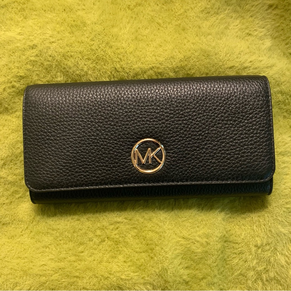 NWT Michael Kors Black Pebbled Leather Wallet